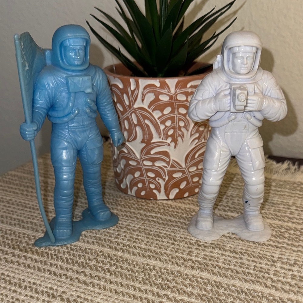 Vintage 1970 Louis Marx & Co. Astronaut Figurines